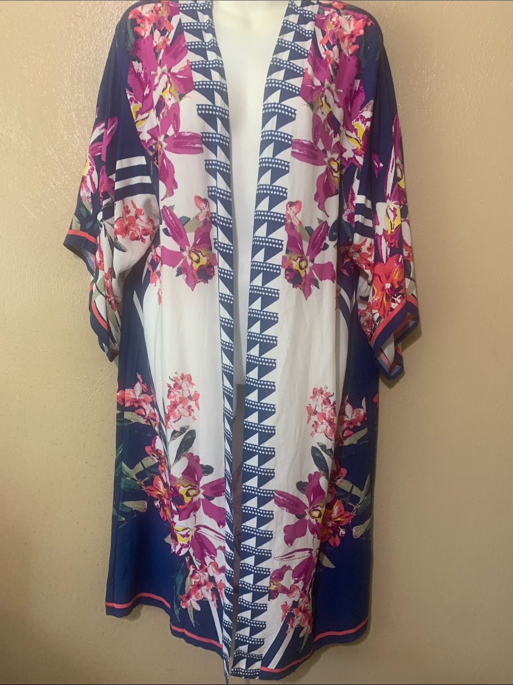 Flying Tomato size M/L Navy & White Floral Kimono with Pink Accents NWOT